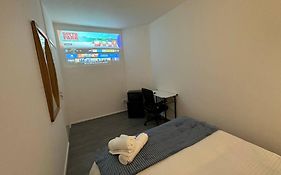 Small Cozy Private Bedroom Zone1